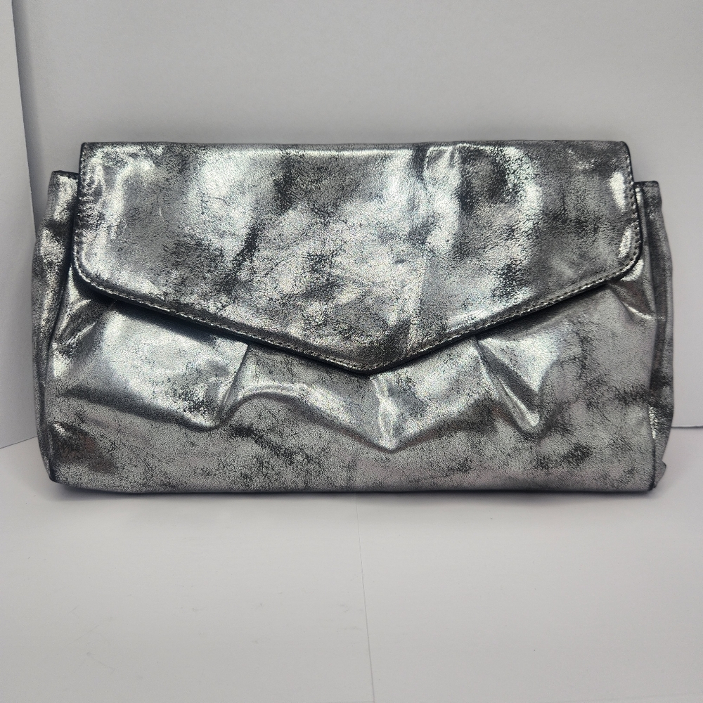 Y2K Metallic Silver Pleated Black Clutch, size: MED